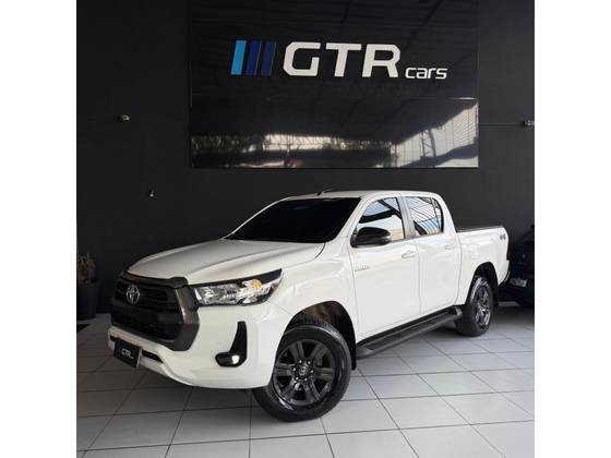 TOYOTA HILUX 2.8 D-4D TURBO DIESEL CD SR 4X4 AUTOMÁTICO